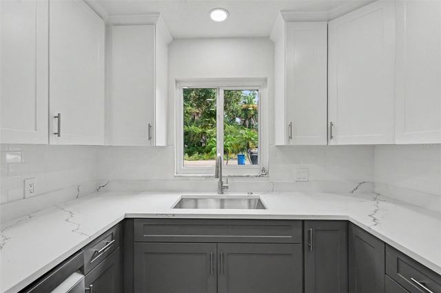 8170 22ND AVENUE N, St Petersburg, FL 33710