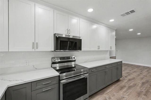 8170 22ND AVENUE N, St Petersburg, FL 33710