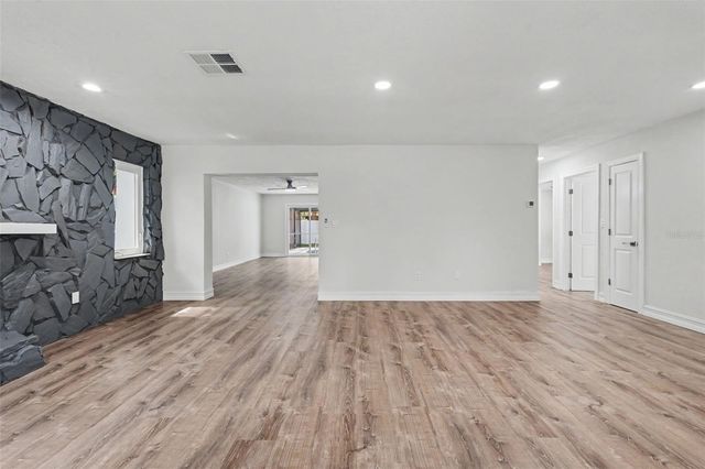 8170 22ND AVENUE N, St Petersburg, FL 33710