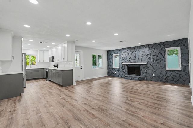 8170 22ND AVENUE N, St Petersburg, FL 33710