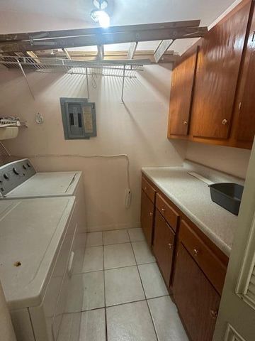 3625 La Aires Court B2, Greenacres, FL 33463