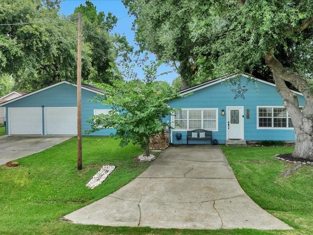 683 Water View Drive, Livingston, TX 77351