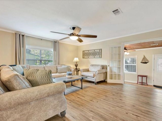 683 Water View Drive, Livingston, TX 77351
