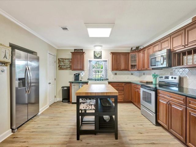 683 Water View Drive, Livingston, TX 77351