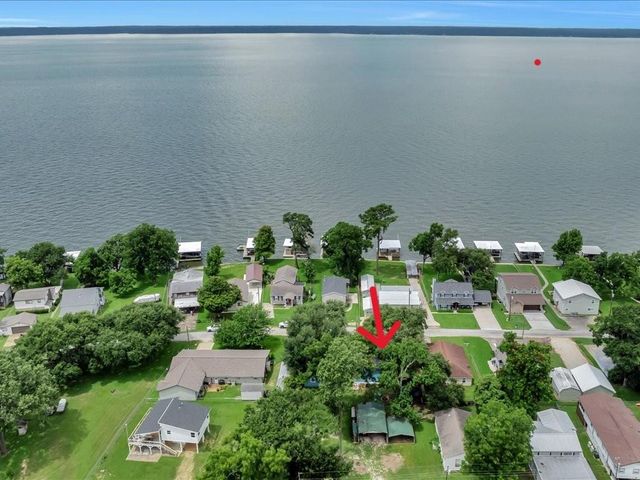 683 Water View Drive, Livingston, TX 77351