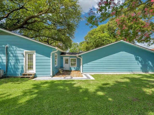 683 Water View Drive, Livingston, TX 77351