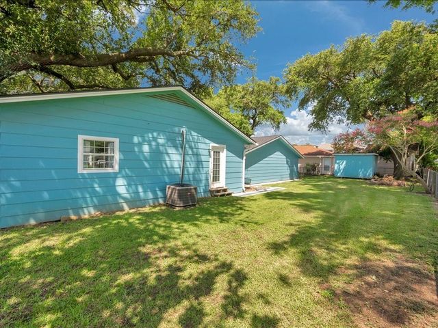 683 Water View Drive, Livingston, TX 77351