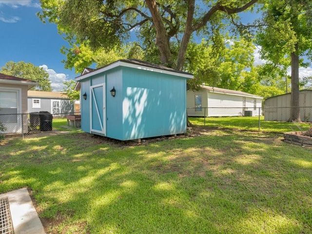 683 Water View Drive, Livingston, TX 77351