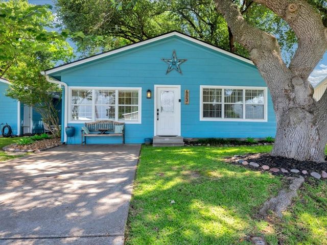 683 Water View Drive, Livingston, TX 77351