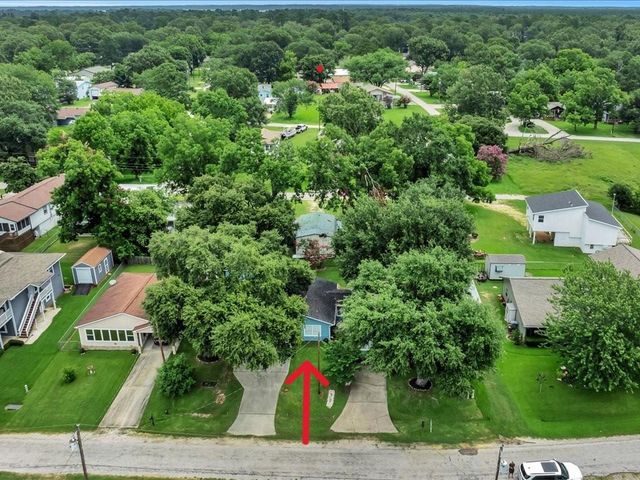 683 Water View Drive, Livingston, TX 77351