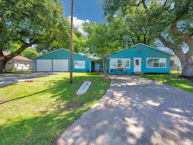 683 Water View Drive, Livingston, TX 77351
