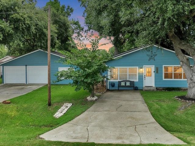 683 Water View Drive, Livingston, TX 77351