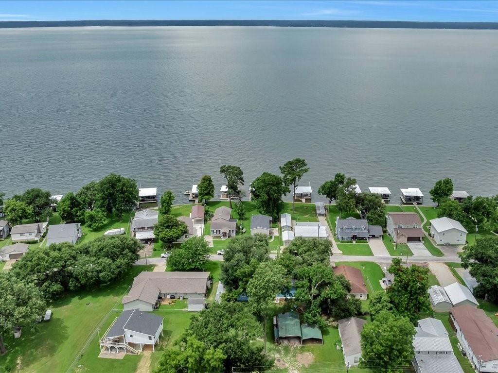 683 Water View Drive, Livingston, TX 77351