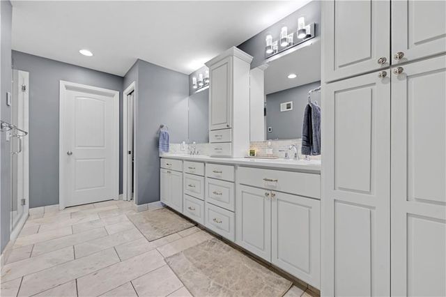 11021 Buena Vista Street, Leawood, KS 66211