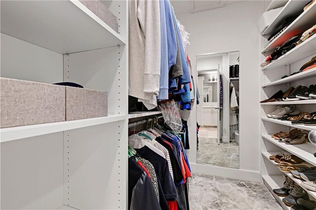 11021 Buena Vista Street, Leawood, KS 66211