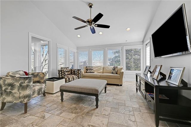 11021 Buena Vista Street, Leawood, KS 66211