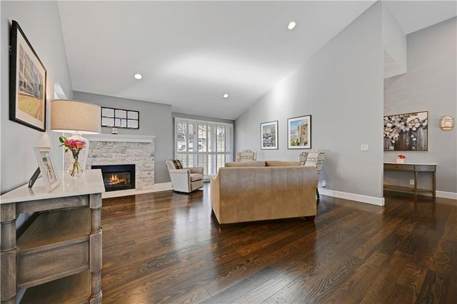 11021 Buena Vista Street, Leawood, KS 66211