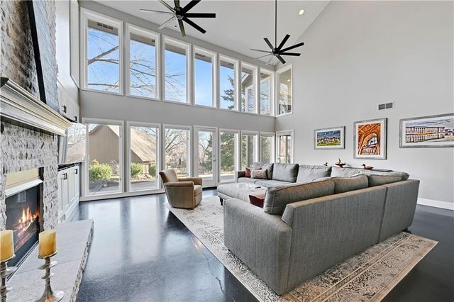 11021 Buena Vista Street, Leawood, KS 66211