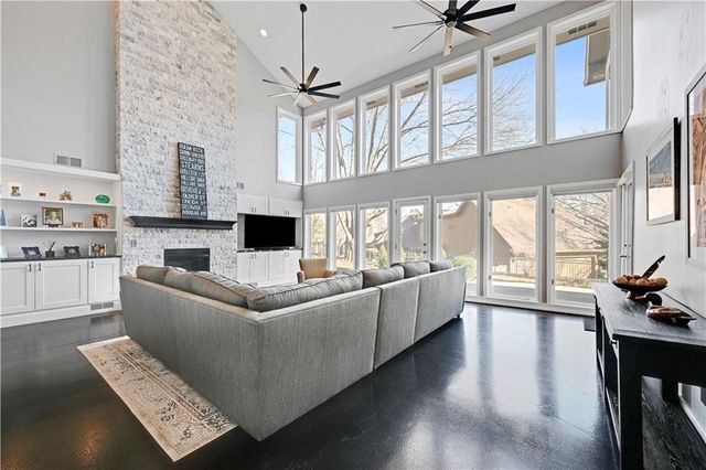 11021 Buena Vista Street, Leawood, KS 66211