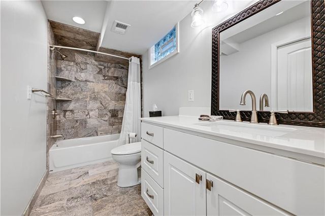 11021 Buena Vista Street, Leawood, KS 66211