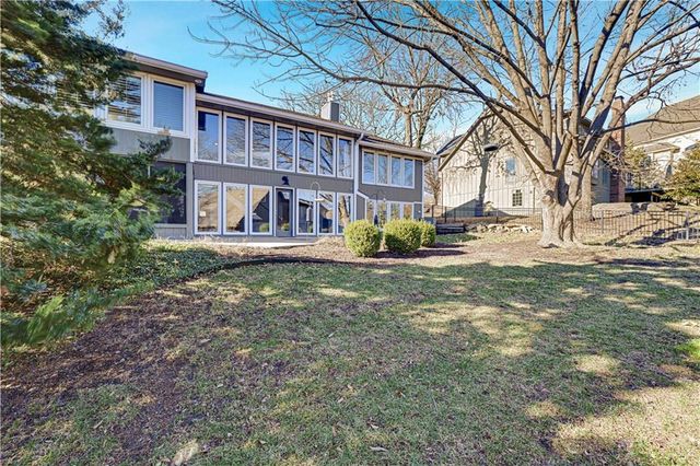 11021 Buena Vista Street, Leawood, KS 66211