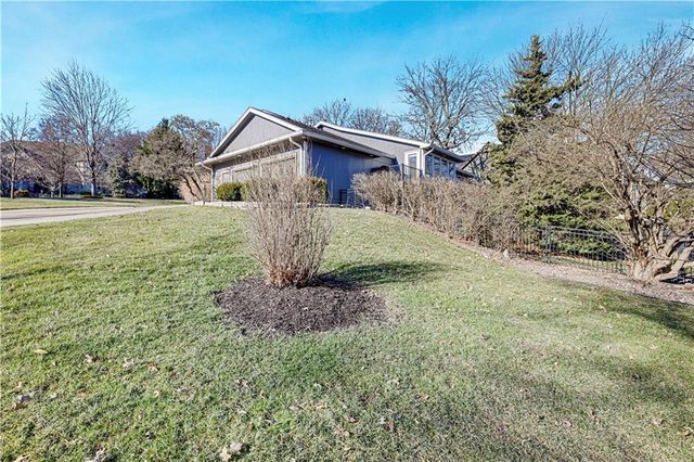 11021 Buena Vista Street, Leawood, KS 66211