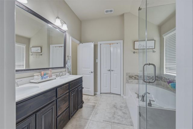 2955 Geneva Drive, Grand Prairie, TX 75054