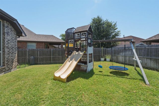 2955 Geneva Drive, Grand Prairie, TX 75054
