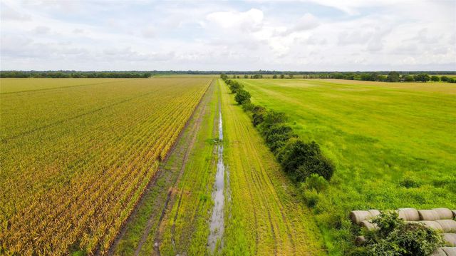 000 County Road 384, Louise, TX 77455