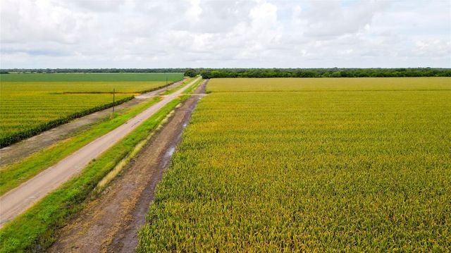 000 County Road 384, Louise, TX 77455