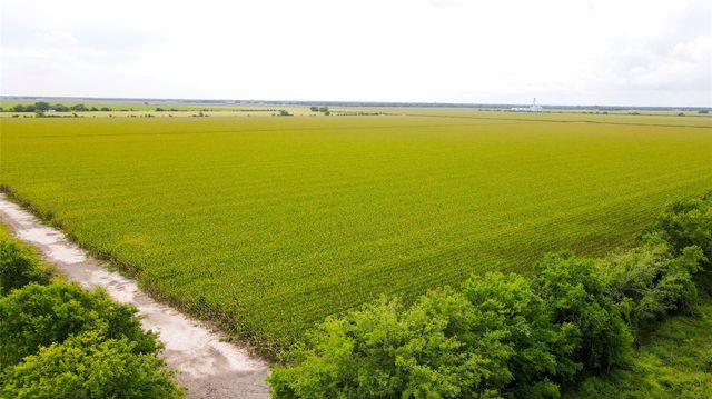 000 County Road 384, Louise, TX 77455