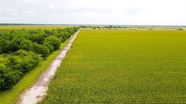 000 County Road 384, Louise, TX 77455