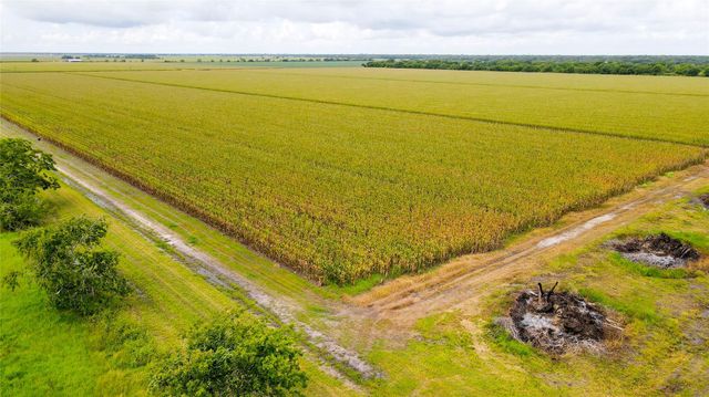 000 County Road 384, Louise, TX 77455