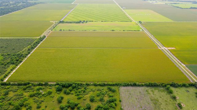 000 County Road 384, Louise, TX 77455