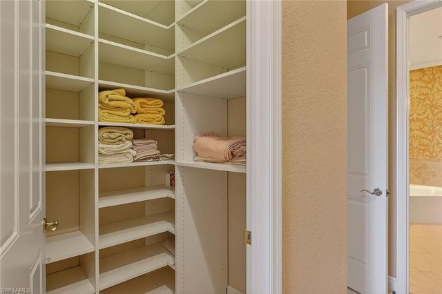 9263 Museo CIR 102, Naples, FL 34114