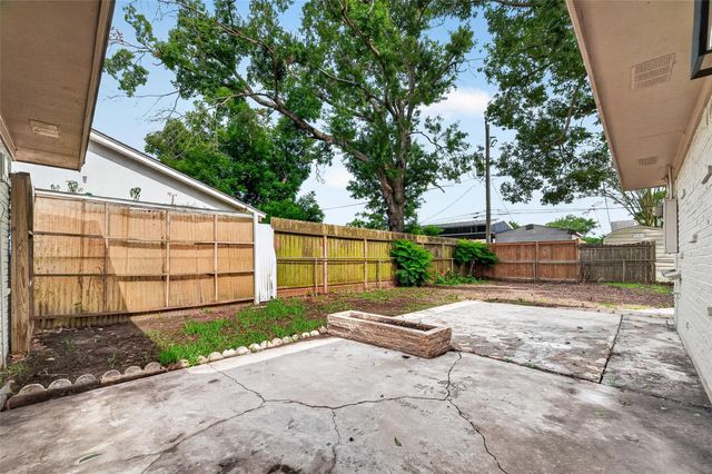 9723 Ebb Street, Houston, TX 77089