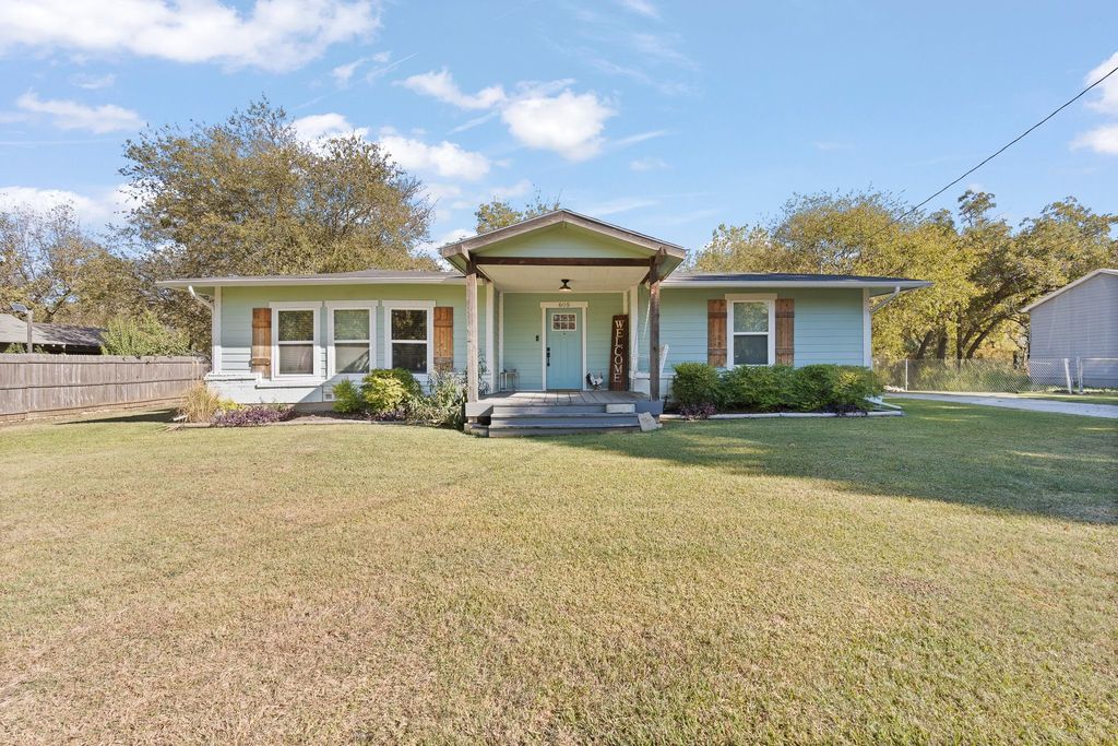 605 S 3rd Street, Grandview, TX 76050