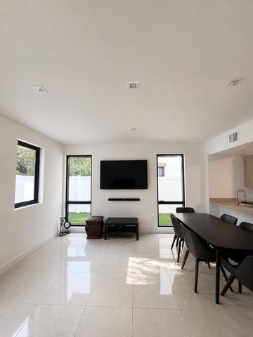 5531 W Oak Way, Fort Lauderdale, FL 33314