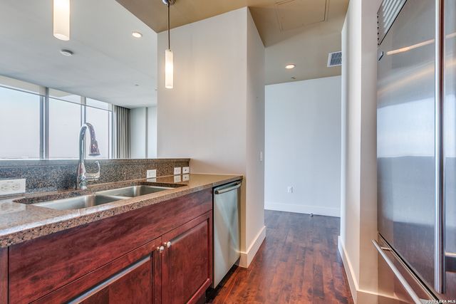 610 E Market St Unit 2510, San Antonio, TX 78205