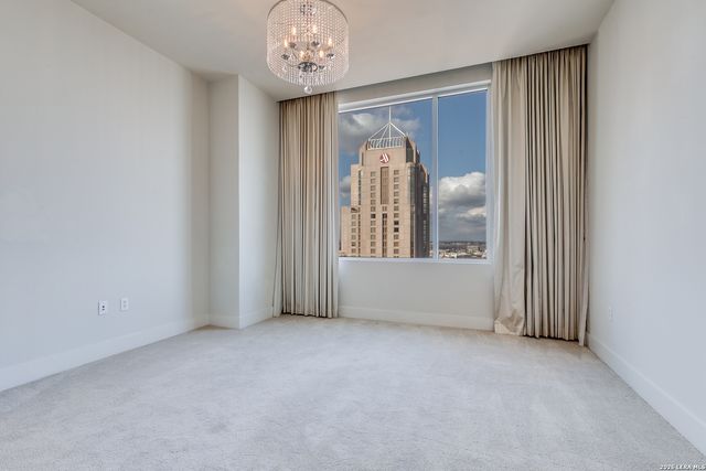 610 E Market St Unit 2510, San Antonio, TX 78205