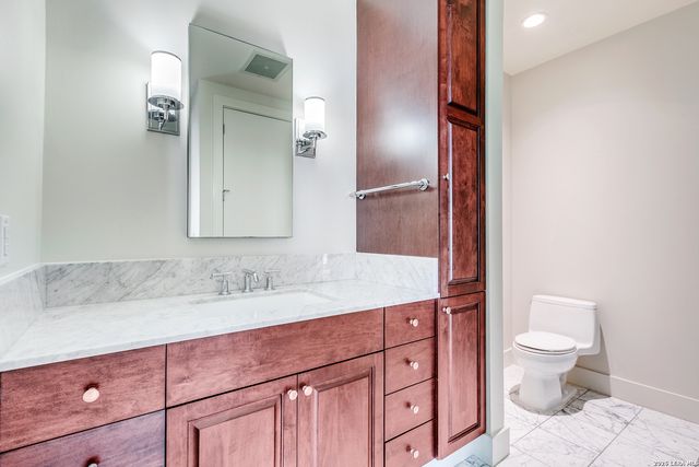 610 E Market St Unit 2510, San Antonio, TX 78205