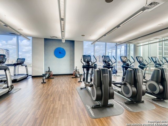 610 E Market St Unit 2510, San Antonio, TX 78205