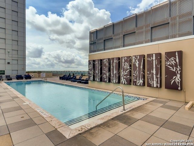 610 E Market St Unit 2510, San Antonio, TX 78205