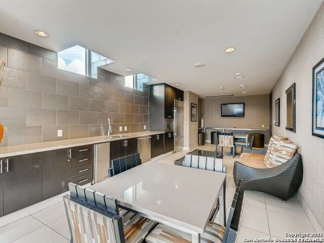 610 E Market St Unit 2510, San Antonio, TX 78205