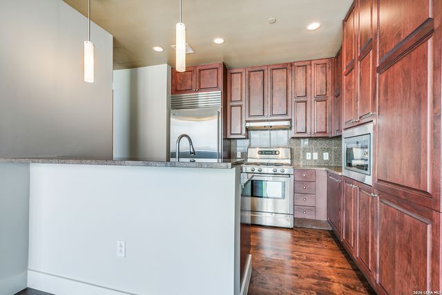 610 E Market St Unit 2510, San Antonio, TX 78205