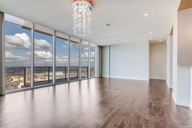 610 E Market St Unit 2510, San Antonio, TX 78205