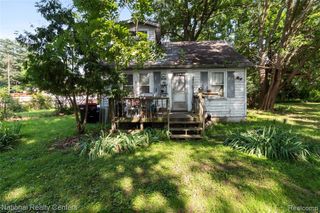 21112 Kinloch Street, Southfield, MI 48033