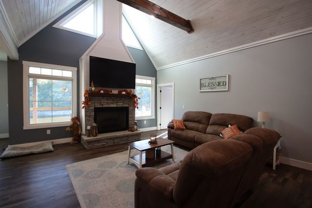 608 Lakeview Rd, Walling, TN 38587