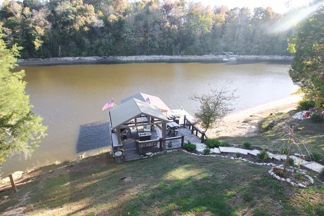 608 Lakeview Rd, Walling, TN 38587