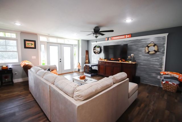 608 Lakeview Rd, Walling, TN 38587